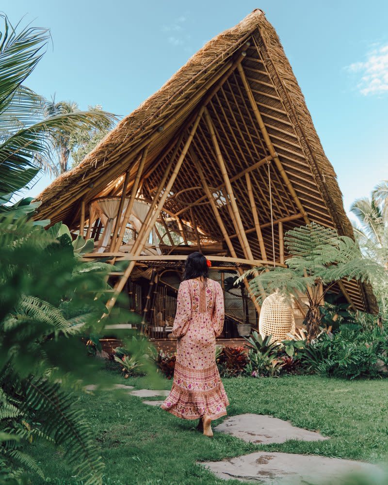 Young woman walks up to the gorgeous Hideout Horizon house.