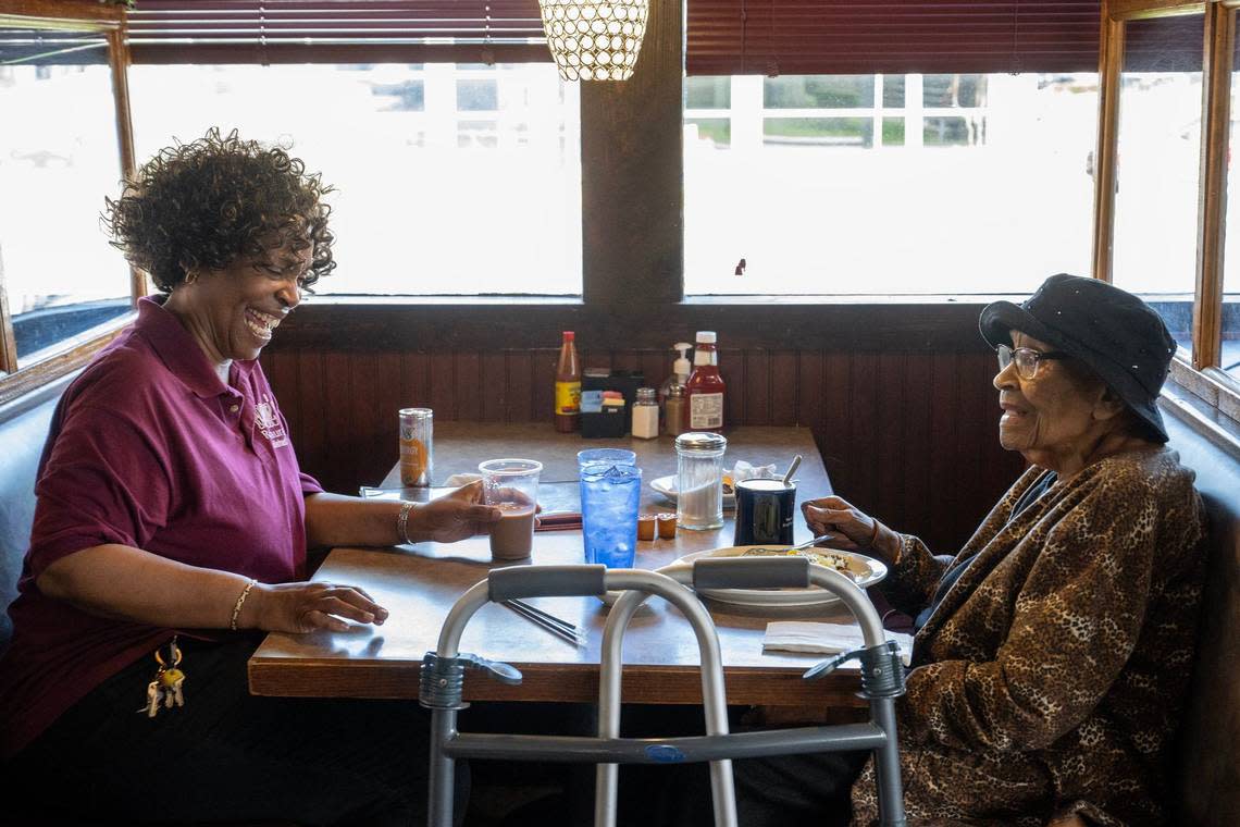 Denise Ward, left, founder of Niecie’s, chats with her mother, Theris Griffin, who was enjoying breakfast at the restaurant one recent morning. Tammy Ljungblad/Tljungblad@kcstar.com
