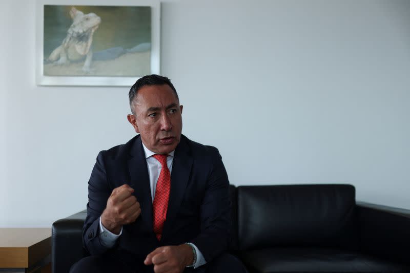 Foto de archivo, Ricardo Roa, presidente de Ecopetrol, habla durante una entrevista con Reuters en Bogotá