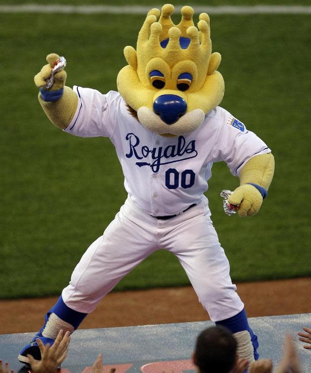 Fan injured by hot dog thrown by KC Royals mascot has case before