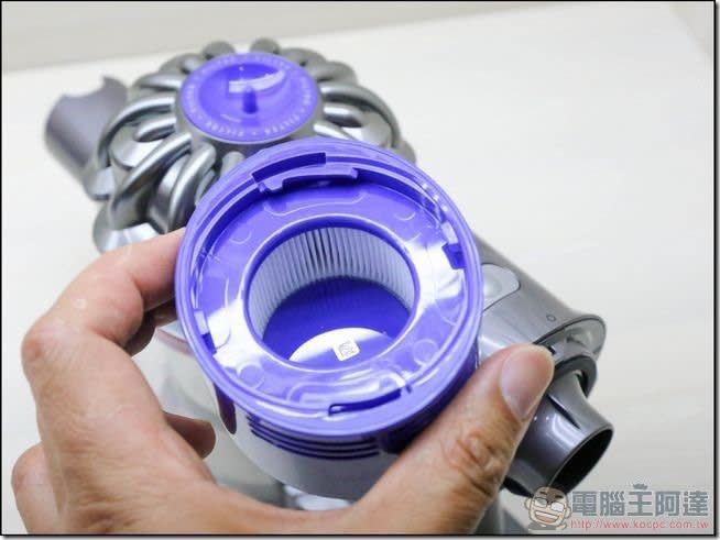 Dyson V8 Fluffy開箱評測體驗新一代設計超強續航噪音減半的多功能無線吸塵器