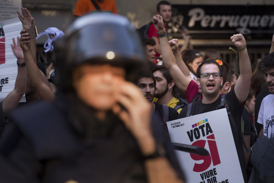 FOTOS – El independentismo se levanta en las calles de Barcelona contra las detenciones en Cataluña