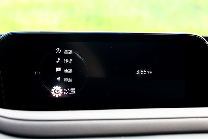 全新8.8吋中控螢幕帶來更直覺的操作介面。