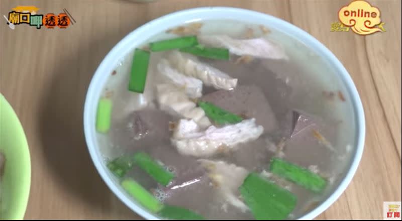 滿滿都是料的大腸豬血湯。（圖／寶島神很大）