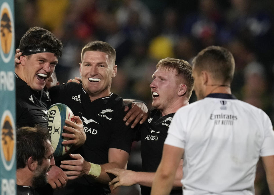 New Zealand's Scott Barrett, left, celebrate a try with teammates during the Rugby Championship test between South Africa and New Zealand at Ellis Park Stadium in Johannesburg, South Africa, Saturday, Aug. 13, 2022. (AP Photo/Themba Hadebe)