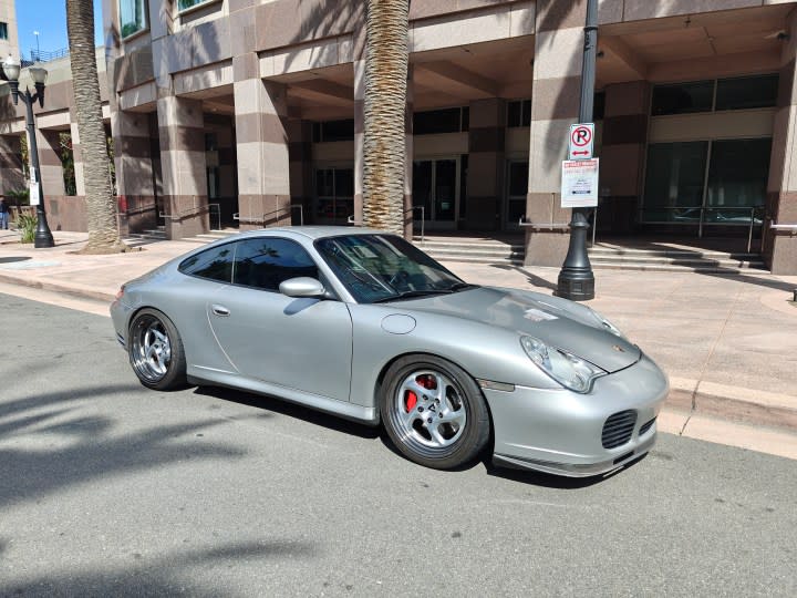 A Porsche taken with the OnePlus 12 main camera.