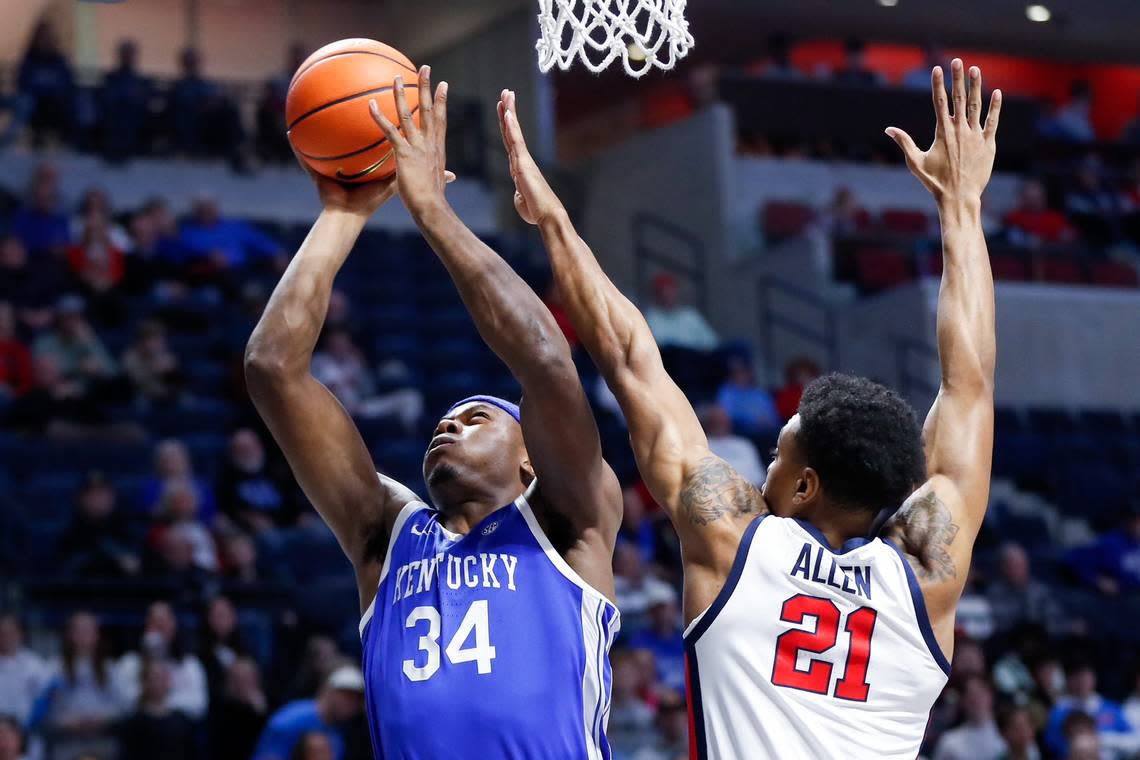 Kentucky’s Oscar Tshiebwe finished Tuesday night’s win over Mississippi with 14 points, 11 rebounds and three steals.