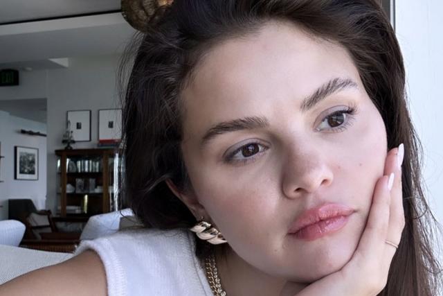 Selena Gomez Shares Contemplative Makeup-Free Selfie - Yahoo Sports