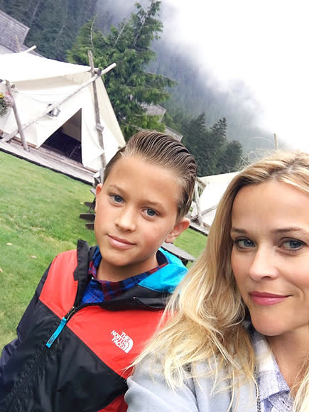 <p>When we saw <a href="http://celebritybabies.people.com/2016/07/20/reese-witherspoon-son-deacon-hiking-trip/" rel="nofollow noopener" target="_blank" data-ylk="slk:this selfie;elm:context_link;itc:0;sec:content-canvas" class="link ">this selfie</a> from Witherspoon's Instragram of herself and her son, our first thought was, "How did we miss this new Snapchat filter where you can pose with a younger version of yourself?!"</p>