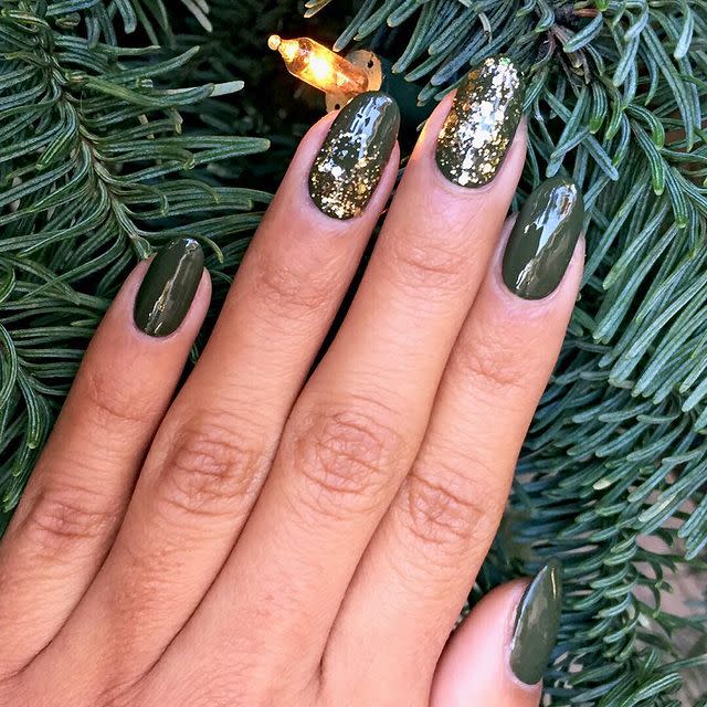 8) Saint Patrick’s Day Nail Idea: This Gold Glitter Mani