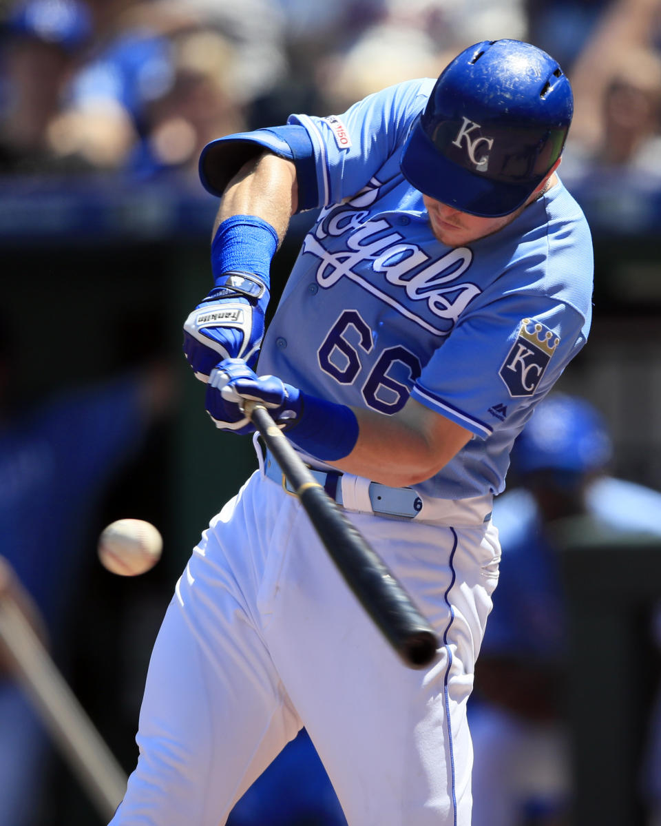 Kansas City Royals' Ryan O'Hearn grounds out on a fielder's choice during the fourth inning of a baseball game against the New York Mets at Kauffman Stadium in Kansas City, Mo., Sunday, Aug. 18, 2019. Royals' Hunter Dozier scored on the play. (AP Photo/Orlin Wagner)