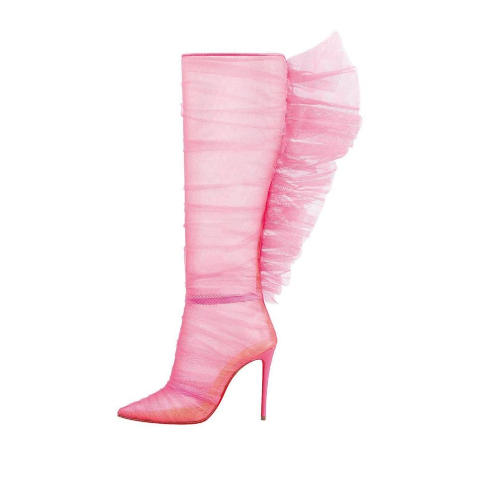 Libellibotta粉色薄紗尖頭長靴 NT$61,500（Christian Louboutin提供）
