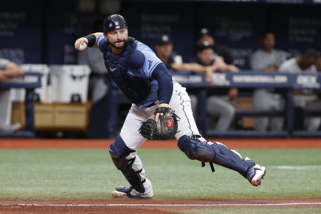 AP source: Guardians, catcher Zunino agree to 1-year deal