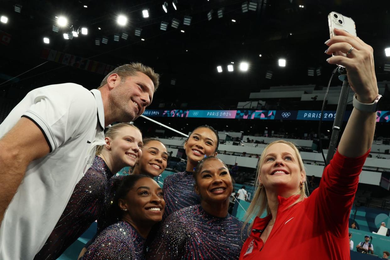 laurent landi, jade carey, simone biles, hezly rivera, suni lee, jordan chiles, and cecile landi pose for a selfie