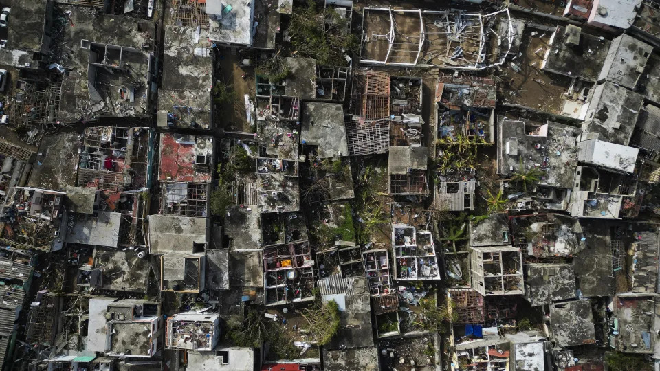 Vista aérea del daño de Otis en Acapulco (AFP/Rodrigo Oropeza)