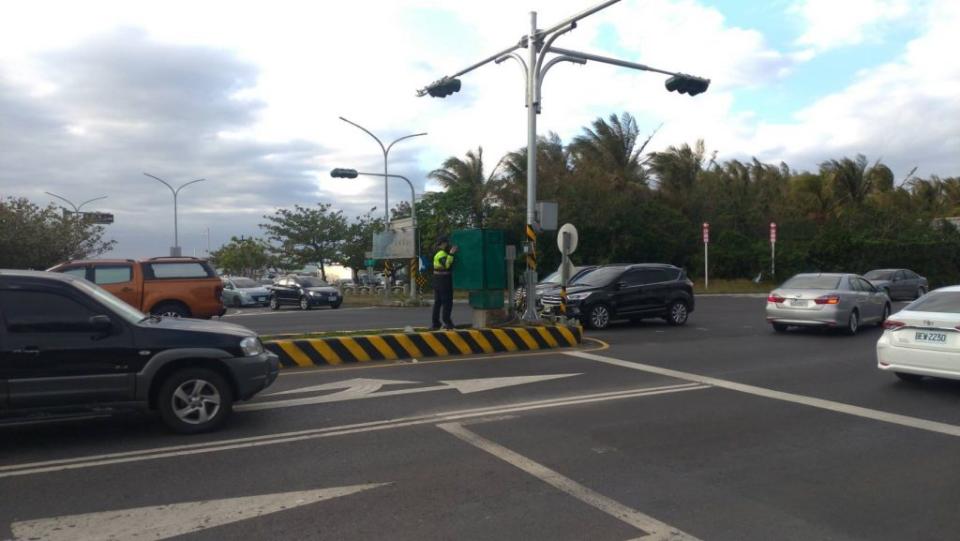 春節連假已近尾聲，台二十六線已有北返車流湧現。（記者蔣謙正翻攝）