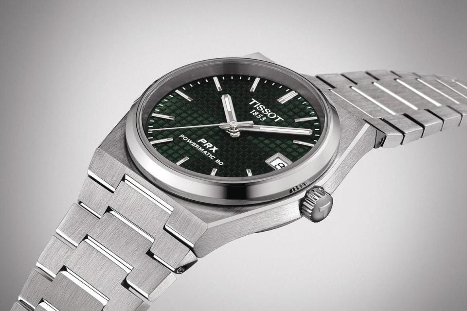 天梭PRX全新35mm錶徑Powermatic 80機械機芯錶款，綠色面盤的質感非常令人驚豔。