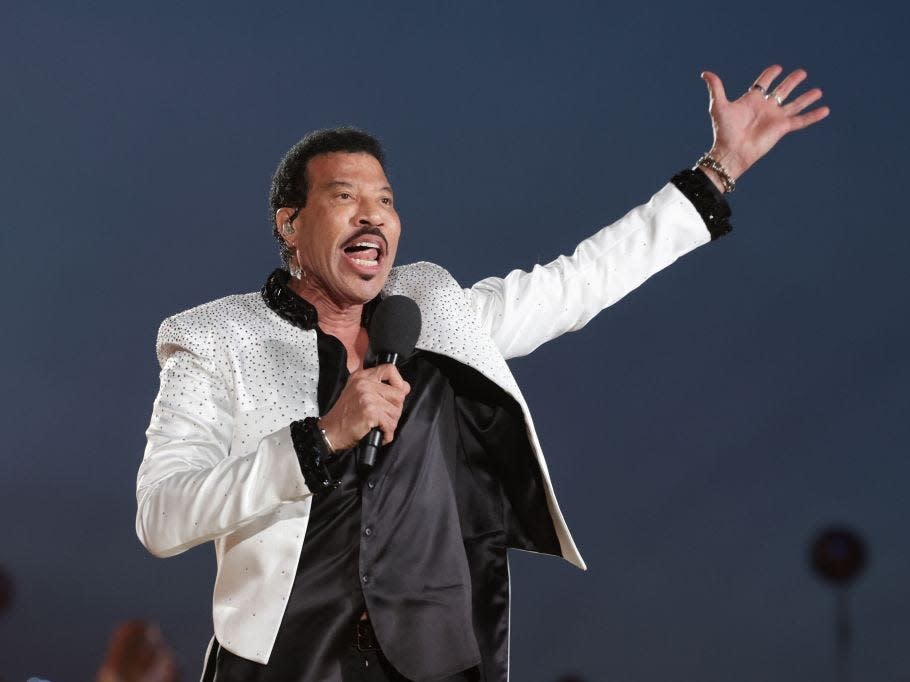 Lionel Richie performs at the coronation concert