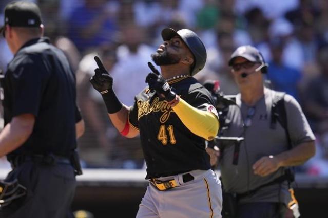 Padres beat Marlins 3-2