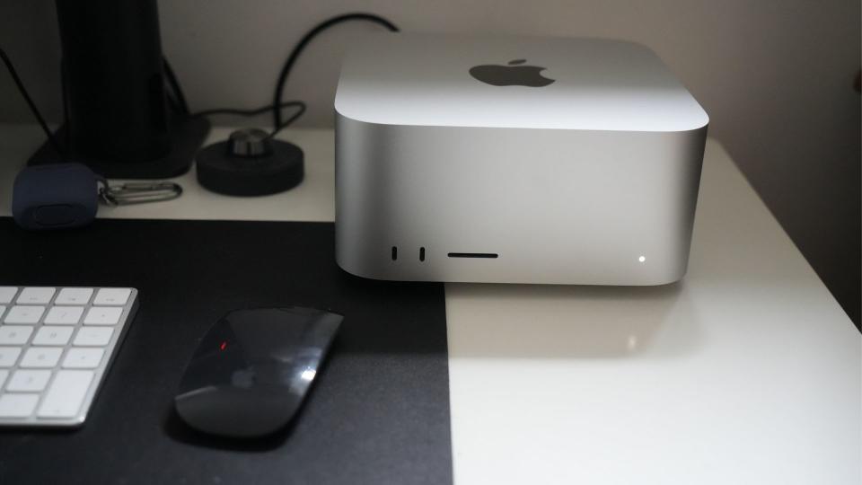 Front image of the Mac Studio M2 Ultra