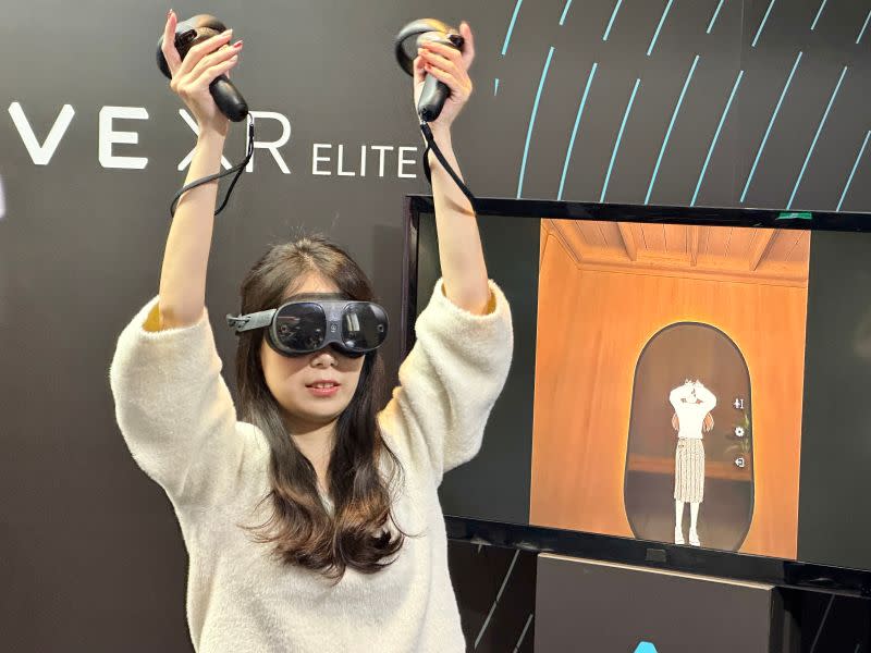 ▲HTC在CES 2023推出VIVE XR Elite混合實境裝置。(圖／記者周淑萍攝)