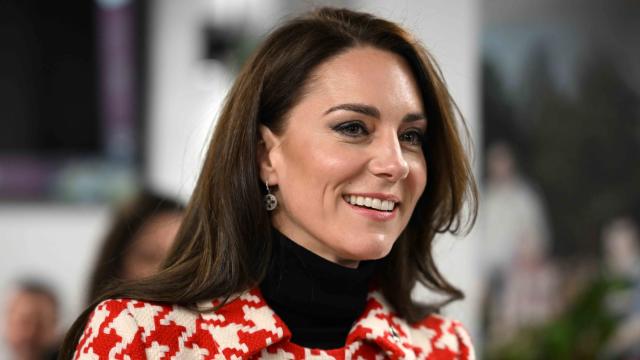 Kate Middleton's Red Houndstooth Coat Is an Ode to One of Princess Diana's  Most Daring Looks