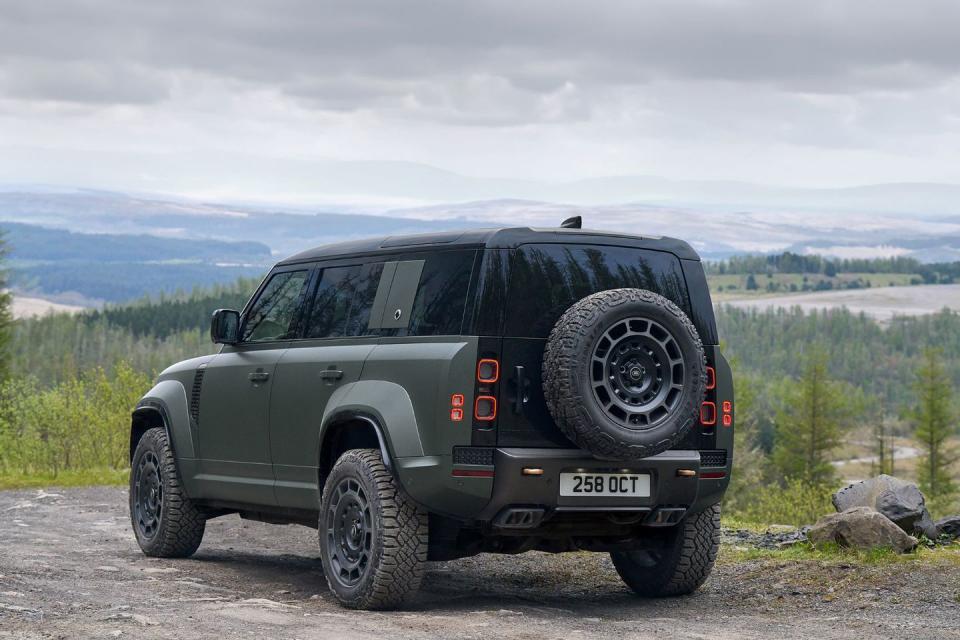 2025 land rover defender octa