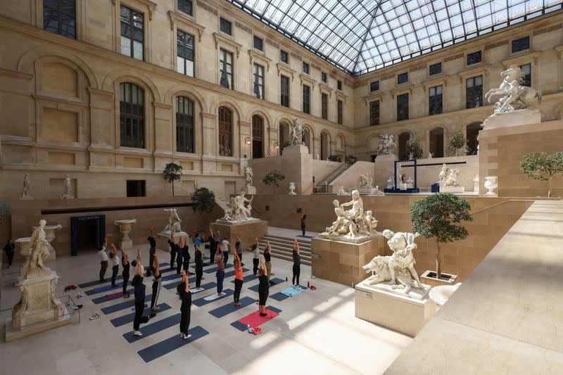 Correr en el Louvre: la visita al museo hace un guiño al deporte olímpico