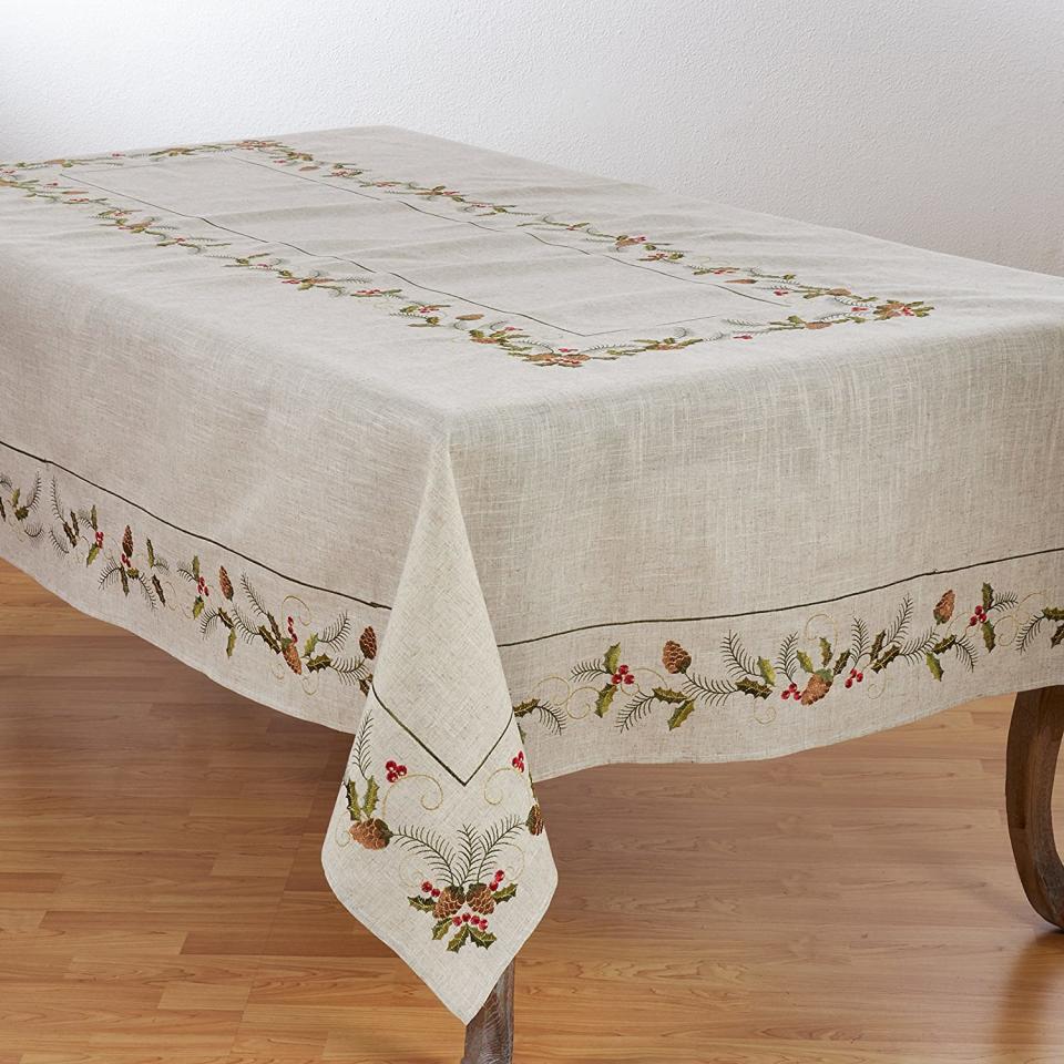 SARO-Lifestyle-Joyeuses-Fetes-Collection-Holiday-Tablecloth