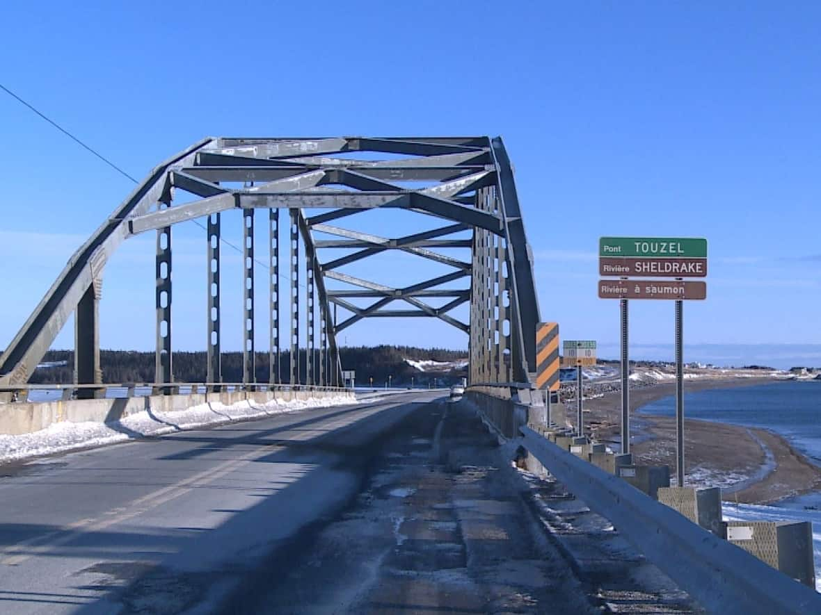 The Touzel Bridge spans the Sheldrake river on Quebec's North Shore.  (Radio-Canada - image credit)