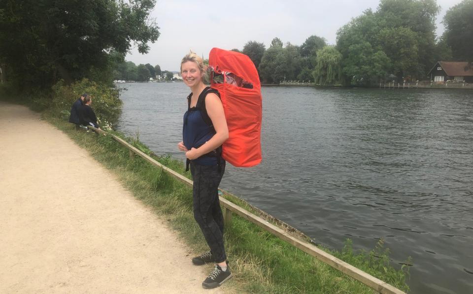 Phoebe Smith op de Thames Path National Trail - Phoebe Smith