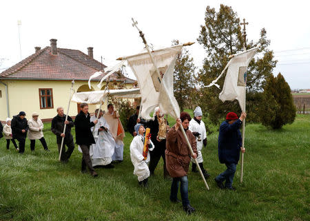 Locals participate in an Easter procession in the village of Bacsszentgyorgy, Hungary, March 31, 2018. REUTERS/Bernadett Szabo