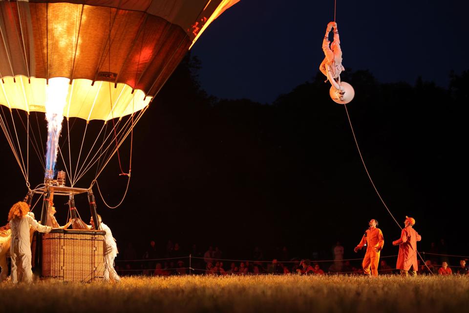 The French company Cirque Inextremiste in a performance.