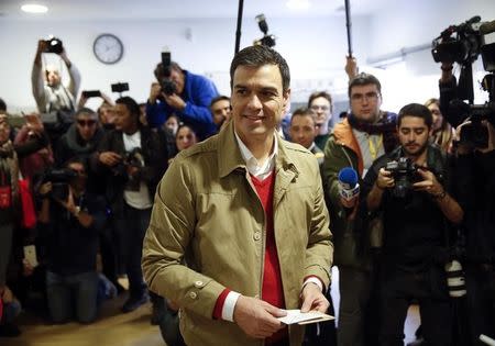 Spain's Socialist Party (PSOE) leader Pedro Sanchez smiles while voting in Spain's general election in Pozuelo de Alarcon, near Madrid, Spain, December 20, 2015. REUTERS/Susana Vera