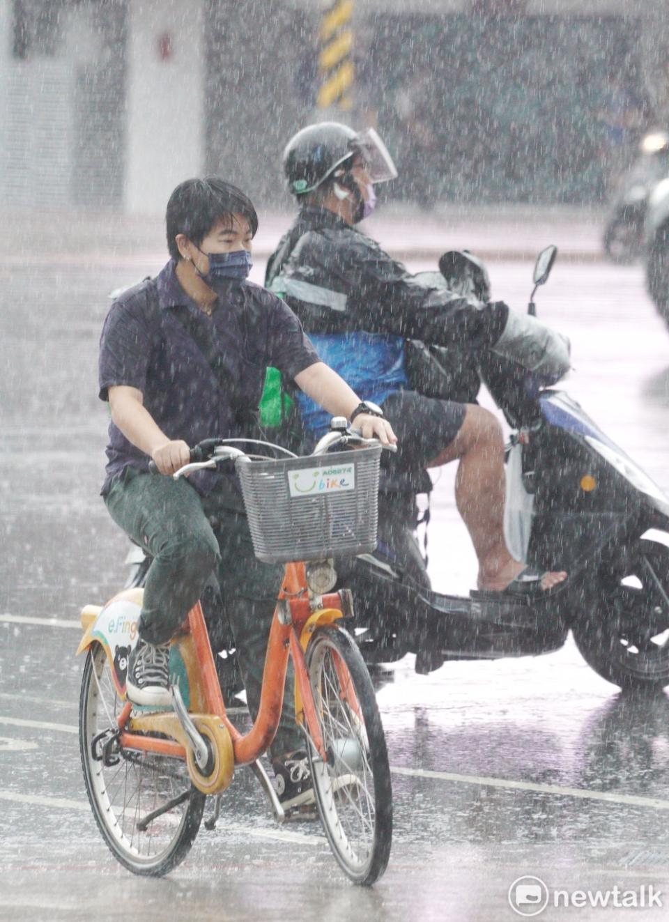 由於對流發展旺盛，中央氣象局發布大雨特報（資料照）。   圖：張良一／攝