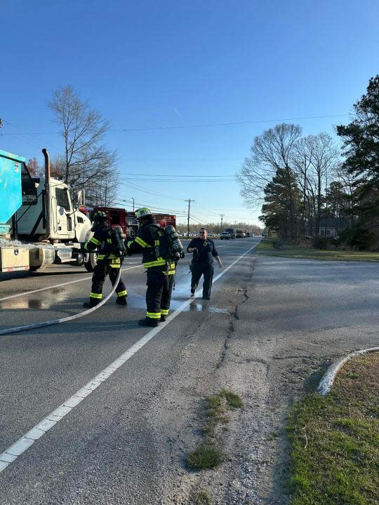 Nansemond Pkwy commercial vehicle fire (Courtesy: Suffolk Department of Fire & Rescue)