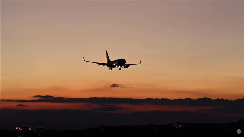 美軍行政專機Ｃ-40C於今（14）日降落松山機場。（圖／星期天授權提供）