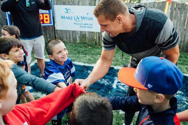 Make-A-Wish: Gronk surprises Ware teen with Super Bowl tickets