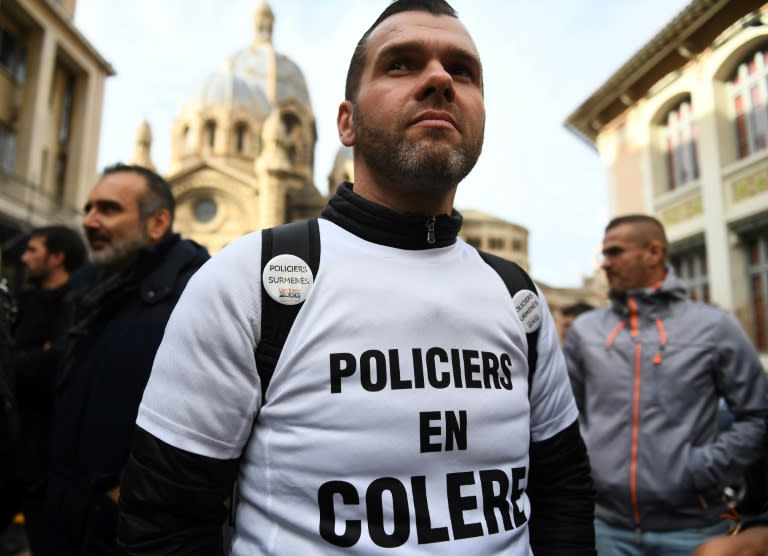 Manifestation de policiers devant le commissariat central d'Eveche à Marseille, dans le sud de la France, le 9 janvier 2018