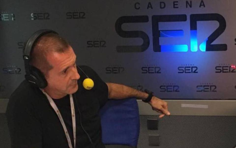 Manu Carreño en los estudios de la Cadena Ser. (Fuente: Twitter/@manucarreno)