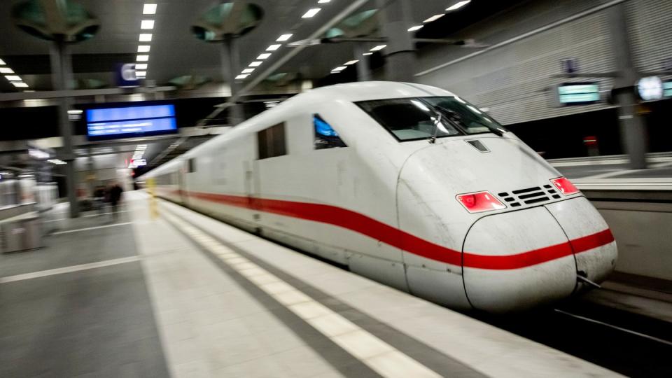 Ab Dezember sollen die Züge zwischen Berlin und Hamburg im Halbstundentakt fahren.