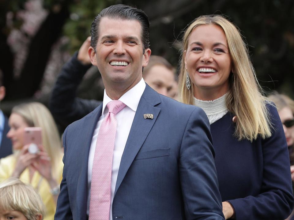 Donald Trump Jr. (izquierda) y su ex esposa Vanessa Trump asisten a la 140a reunión anual de huevos de Pascua con sus cinco hijos en el jardín sur de la Casa Blanca el 2 de abril de 2018 en Washington, DC. (Getty Images)