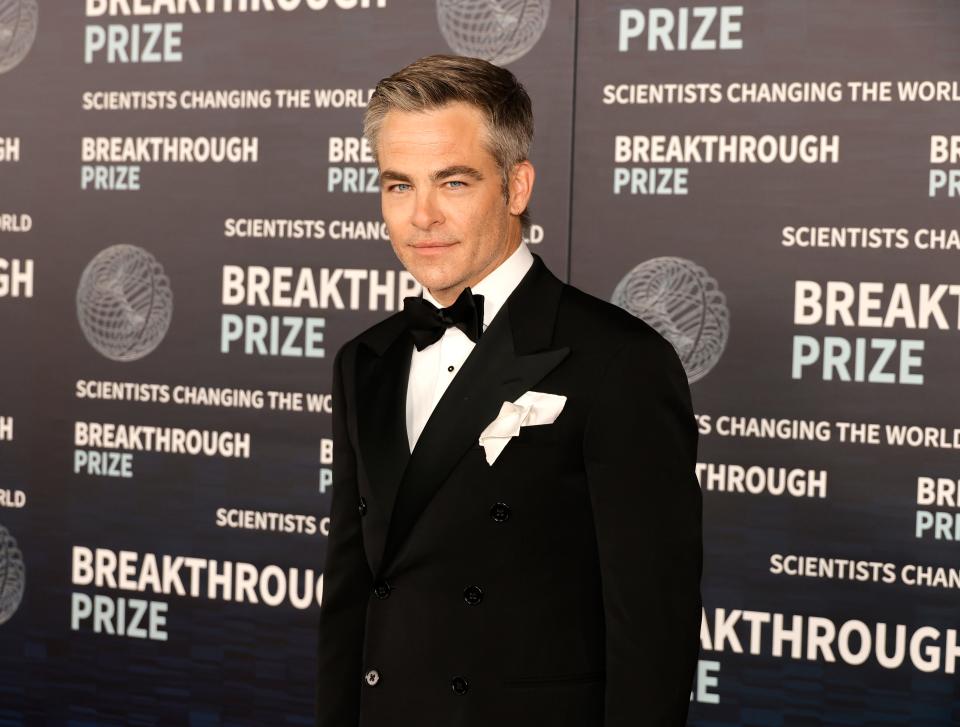 April 15, 2023 : Chris Pine attends the 9th Annual Breakthrough Prize Ceremony at the Academy Museum of Motion Pictures in Los Angeles, California.