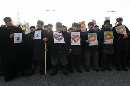 People attend a rally titled "Love for the Prophet Mohammad" to protest against satirical cartoons of the prophet, in Grozny, Chechnya January 19, 2015. REUTERS/Eduard Korniyenko