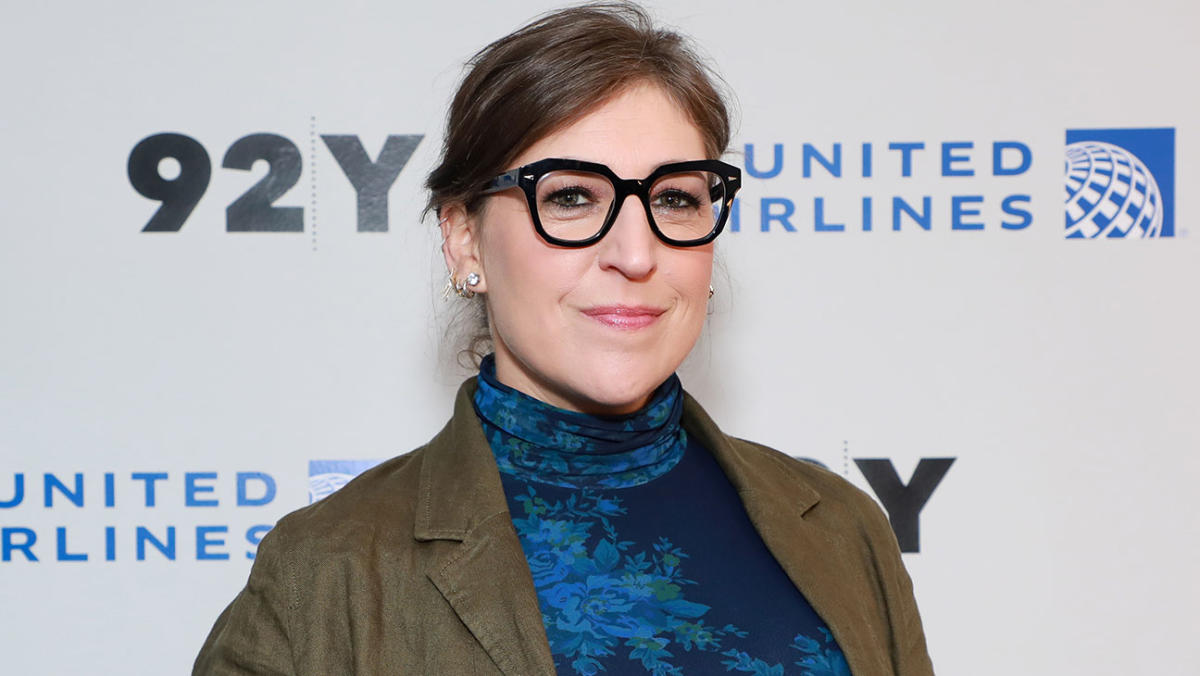 1200px x 676px - Jeopardy!' Host Mayim Bialik Tests Positive for COVID-19: â€œIt's Very, Very  Exhaustingâ€