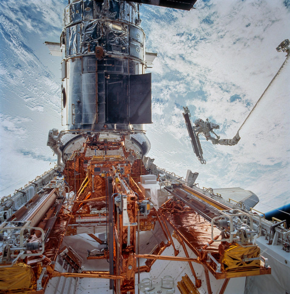 Hubble Servicing Mission 3B-04