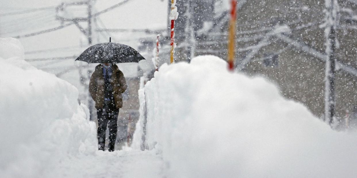 heavy snow japan