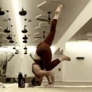 <p>La mexicana parece haber encontrado el equilibrio perfecto en la vida, y no sólo lo decimos porque está en un gran momento, sino porque hay que tener mucha fuerza corporal para alcanzar estas posturas en el yoga. Para ella son "nuevos logros". Para el resto de los mortales, desde luego, nos parece imposible hacer eso sin rompernos algo. ¡Bien por ella!</p><p><a href="https://www.instagram.com/p/CcxsxKKMkRC/" rel="nofollow noopener" target="_blank" data-ylk="slk:See the original post on Instagram" class="link ">See the original post on Instagram</a></p>