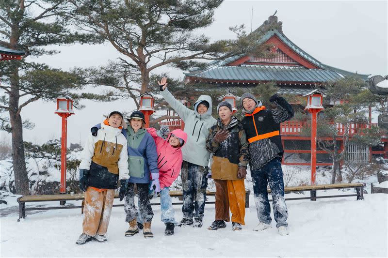 左起浩子、莎莎、吳映潔、姚元浩、張立東、郭泓志。（圖／好看娛樂提供）