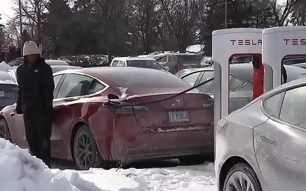 Motorists in Chicago waited hours to power up their vehicles in -18C (0F) temperatures